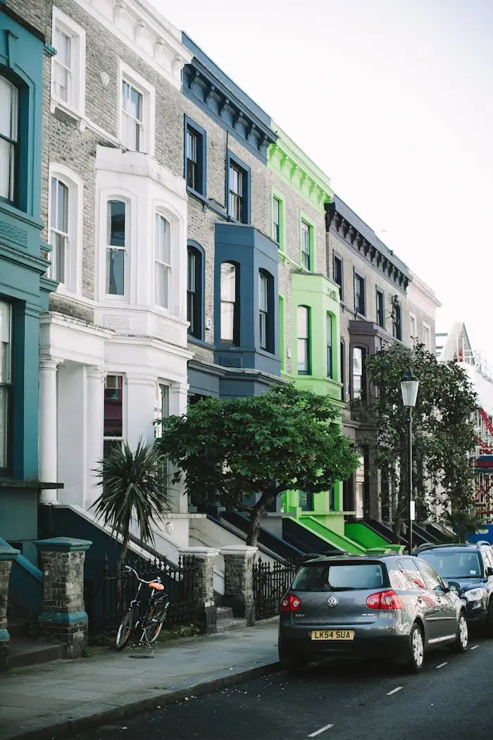 gallery-4 Charming street view of colorful Victorian houses and parked cars in Notting Hill, London.